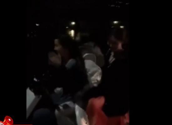 打架现场吃瓜群众视频真实,一男子街头斗殴，围观群众视频记录惊险瞬间