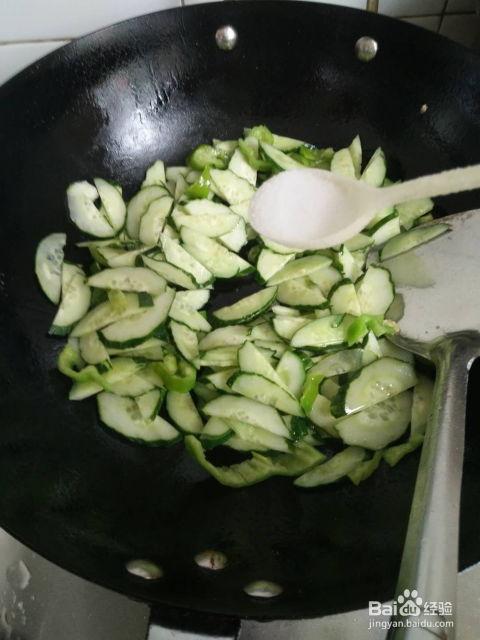 王瓜能做菜吃吗视频教程,美味营养一网打尽