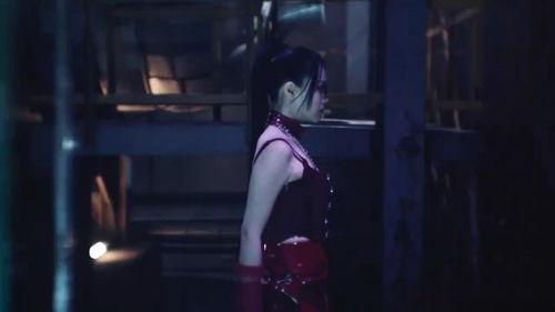 蓝衣女战神吃瓜视频,揭秘娱乐圈幕后风云