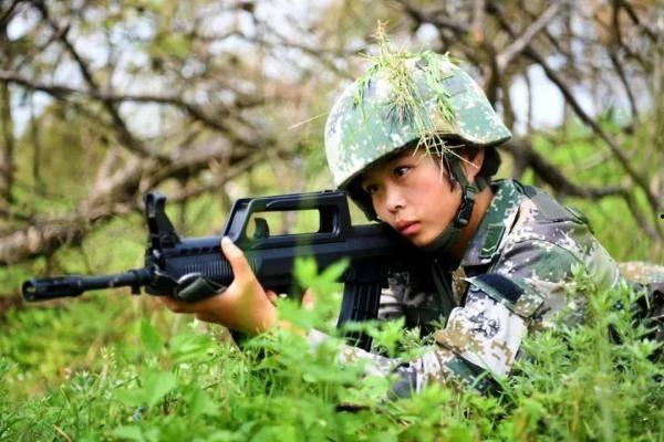 部队女的吃瓜视频,揭秘部队女兵的“吃瓜”日常