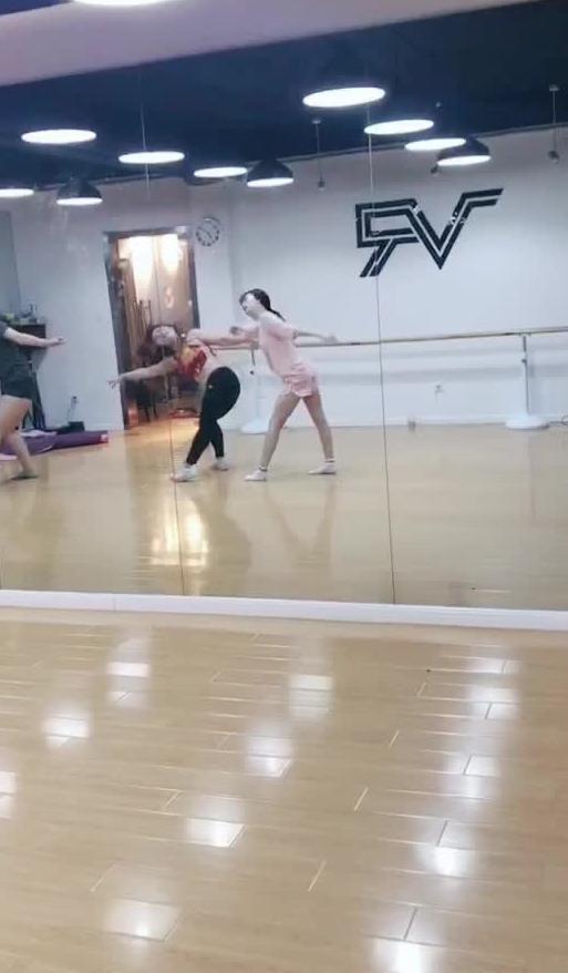 最火的吃瓜舞视频,全民狂欢！