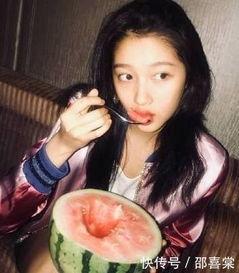 吃瓜吃到自己的女友视频