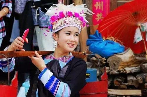 侗族姑娘吃瓜视频,传统美食与现代风采的完美融合